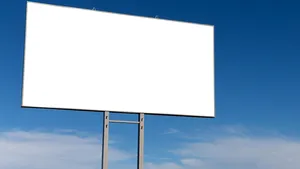 O nouă lege: Fără mijloace de publicitate sau reclame în curbe şi intersecţii