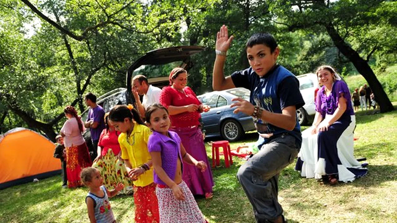 Poliţiştii de proximitate vor învăţa limba şi cultura romani