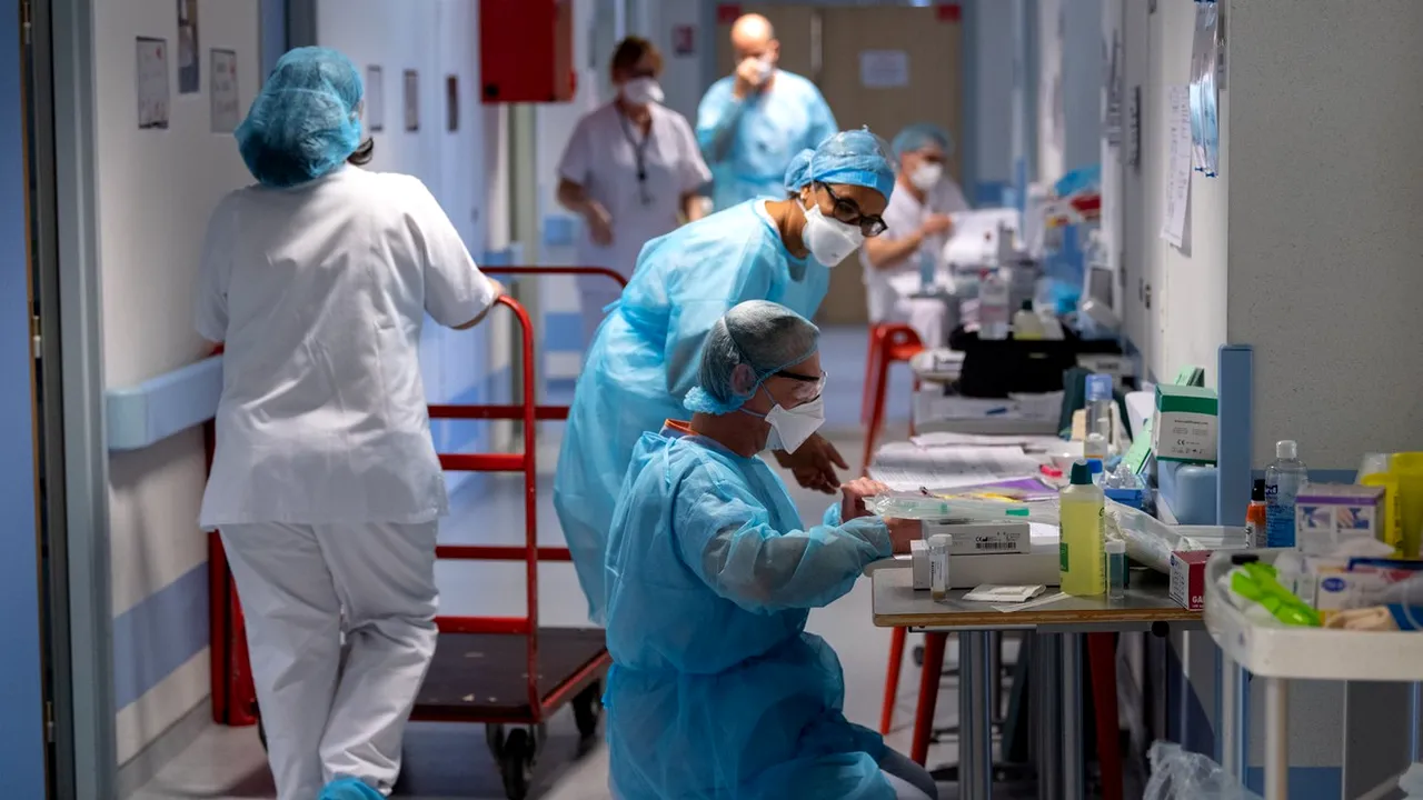 UPDATE: Cei trei medici infectaţi cu SARS-CoV-2 care au fugit din spital au fost găsiţi