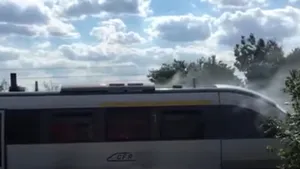 Locomotivă în flăcări pe Valea Oltului! Călătorii, evacuați