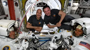 Premieră în spaţiu: Astronauţii de pe Staţia Spaţială Internaţională au preparat fursecuri. Cât a durat întreg procesul - VIDEO