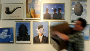 Furt în plină zi al unui tablou de Magritte