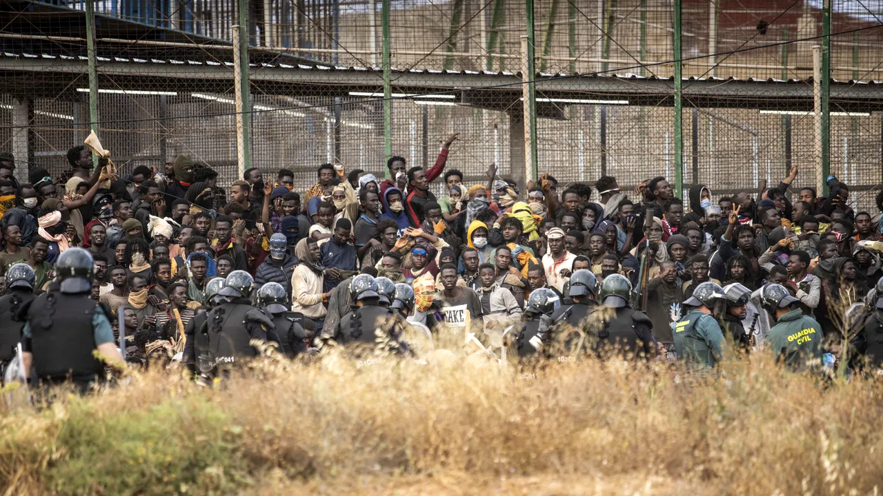 UE elaborează un nou plan de repartizare a refugiaţilor. Câţi migranţi ar putea fi relocaţi în România