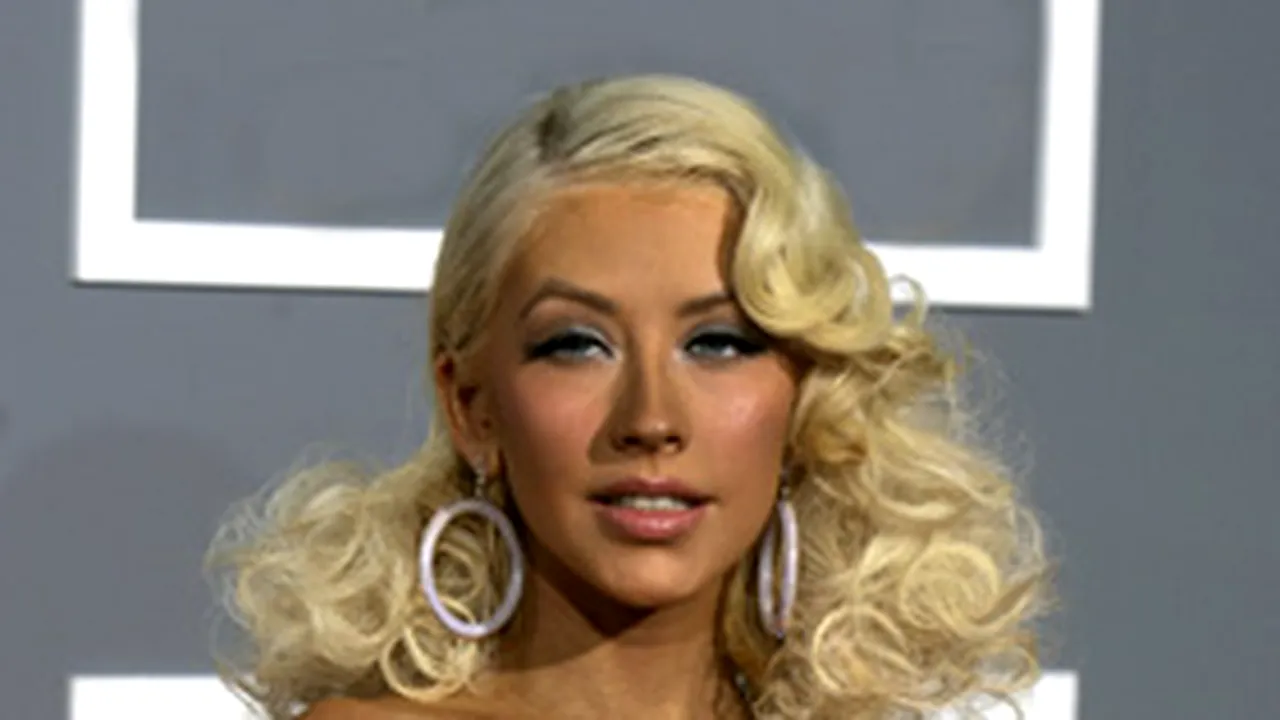 Christina Aguilera, însărcinată, a pozat nud pentru Marie Claire