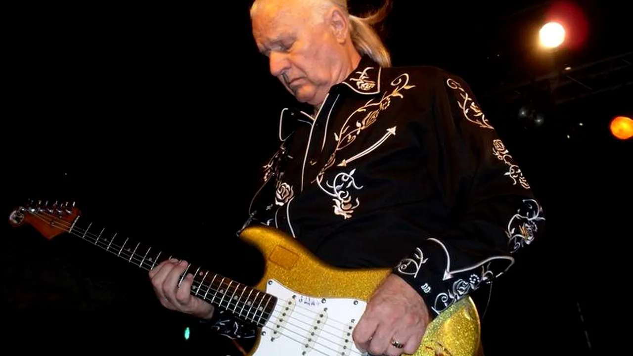 Dick Dale, întemeietorul surf rockului şi cunoscut pentru coloana sonoră a filmului „Pulp Fiction”, a decedat