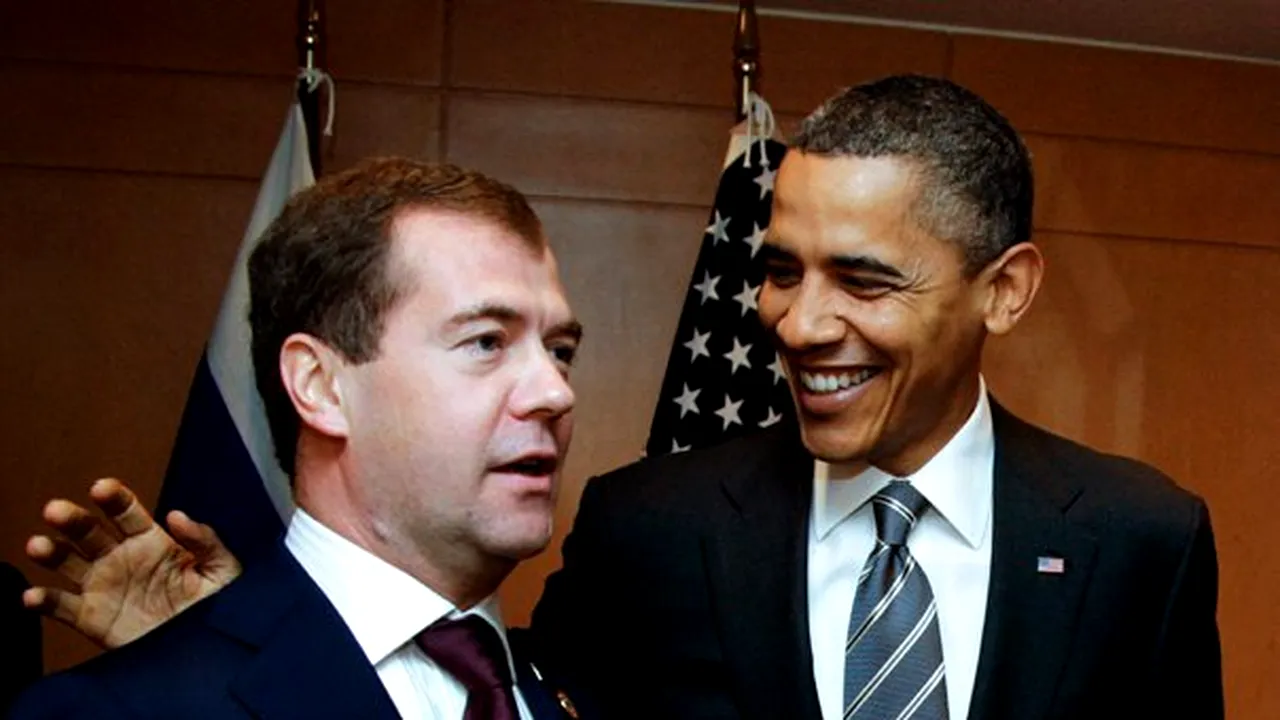 Dmitri Medvedev, ironizat pe Internet după discuţia confidenţială cu Barack Obama de la Seul
