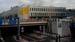 Zeci de simpatizanţi ai reţelei teroriste Stat Islamic lucrează în aeroportul din Bruxelles -poliţie