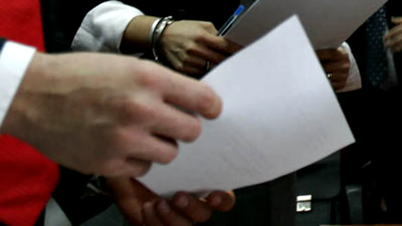 Onorariile notarilor publici, reduse cu 30% la autentificarea contractelor pentru 