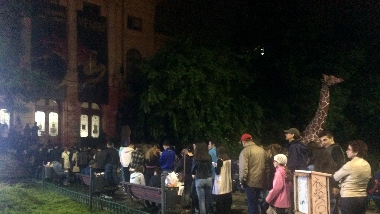 NOAPTEA MUZEELOR 2017: Sute de oameni, la coadă ca să viziteze Muzeul Antipa din Capitală - FOTO