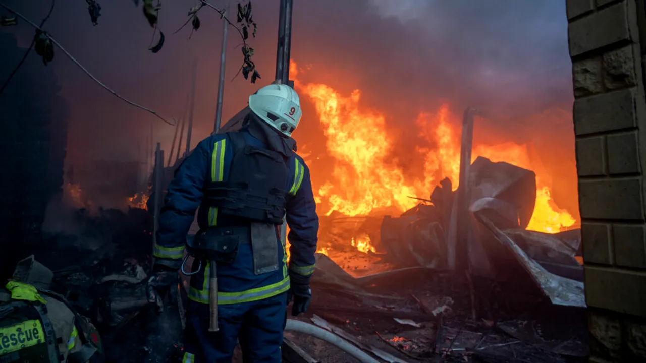 Incendiu uriaș la o benzinărie din Ucraina în urma unui atac al rușilor