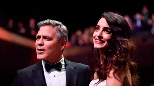 FOTO | Gestul IMPRESIONANT al soţilor George şi Amal Clooney pentru copiii refugiaţi din Siria. Cum s-a implicat celebrul cuplu în şcolarizarea a 3.000 de imigranţi minori