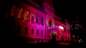 Muzeul Ţăranului Român, iluminat în roz, ca simbol al luptei împotriva cancerului de sân