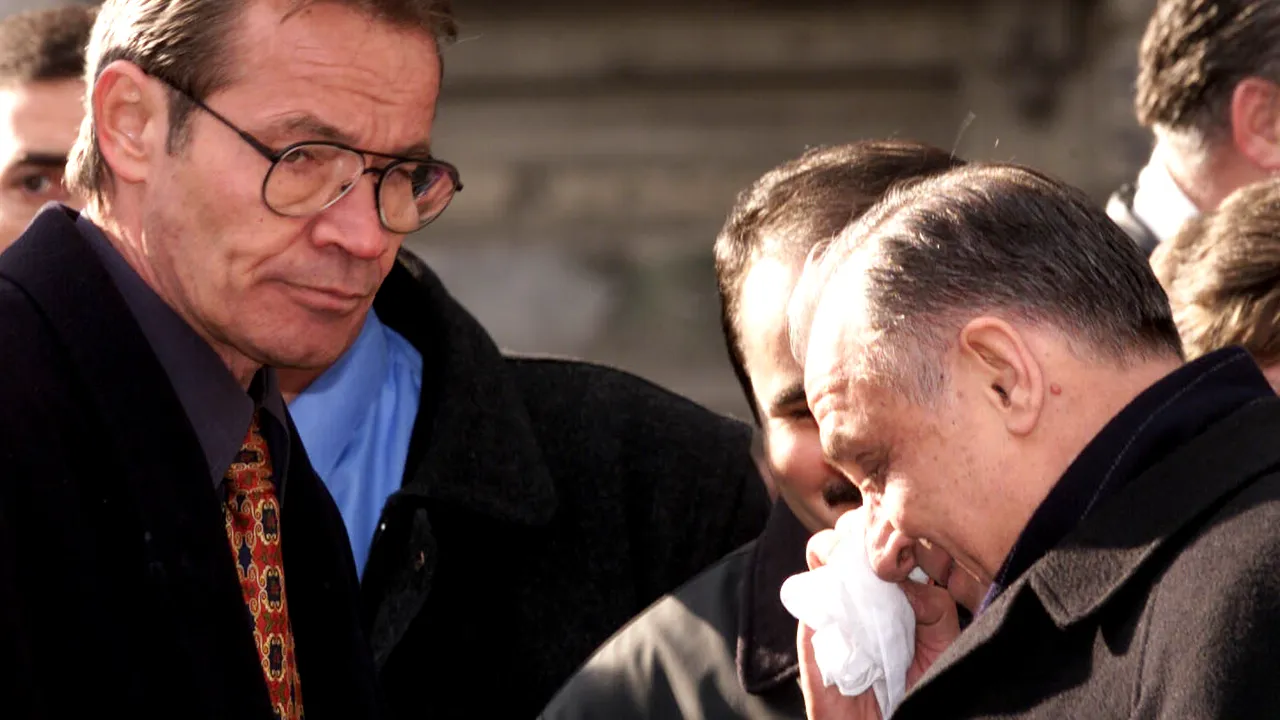 ISTORIA FĂRĂ PERDEA / “Un cizmar a distrus România, un muncitor nu are voie să desăvîrşească această distrugere!”