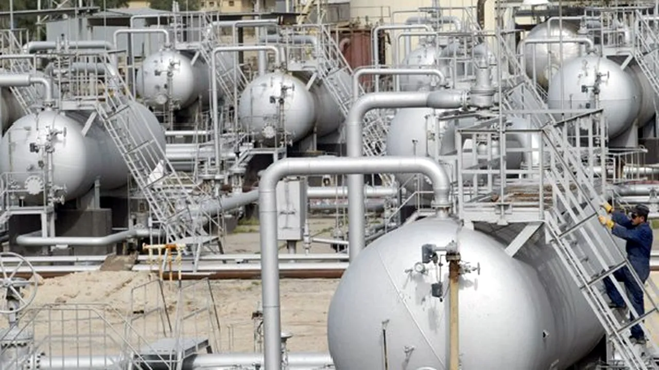 Preţul petrolului este la minimul a aproape patru luni, din cauza uraganului Sandy