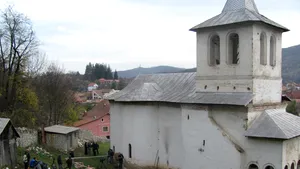 Lucrările arheologice de la mănăstirea Baia de Aramă, sistate întrucât puneau în pericol muncitorii