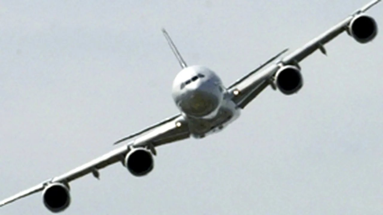 Toulouse: Mai mulţi răniţi, după ce un avion se loveşte de un parapet
