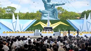 Oraşul Nagasaki a comemorat 68 de ani de la lansarea bombei atomice care l-a devastat. Zeci de mii de oameni prezenţi la ceremonie - FOTO