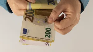 Valul Omicron a încetinit creşterea economică a zonei euro