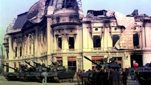 Fuga lui Ceauşescu şi zeci de mii de oameni în stradă, sub tiruri de gloanţe. Filmul evenimentelor din 22 decembrie 1989