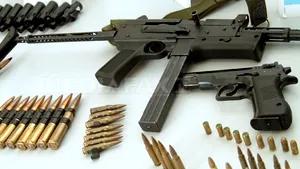 Directorul general al Uzinei Mecanice Sadu, un şef serviciu şi 5 angajaţi, reţinuţi într-un caz de trafic de armament