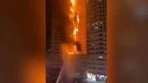 Foc masiv într-un zgârie-nori din Emiratele Arabe Unite 

