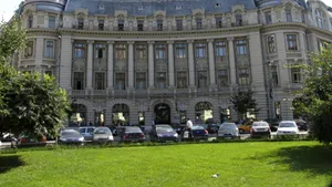 Romanian BCR Employees Go On Gen Strike Wed Over Salaries, Mgmt To Sue