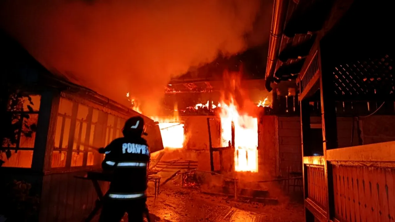 Suceava: Un bătrân de 90 de ani a murit după ce flăcările i-au cuprins locuința