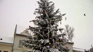 Aproape 4.000 de persoane au participat la aprinderea primei lumânări de Advent, la Sfântu Gheorghe - FOTO