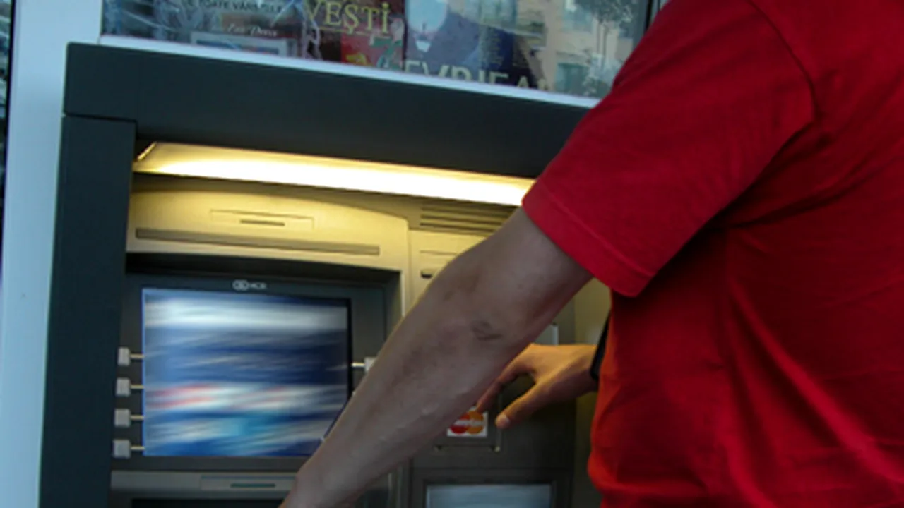 Un român a furat peste 150.000 de dolari din bancomatele americane