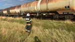 Tren cu 36 de vagoane încărcate cu motorină, oprit în Teleorman după o scurgere. Populația din zonă, evacuată preventiv