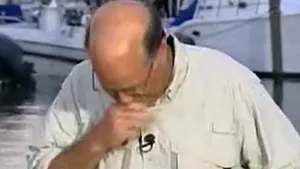 Un corespondent NBC a înghiţit o muscă uriaşă în direct - VIDEO