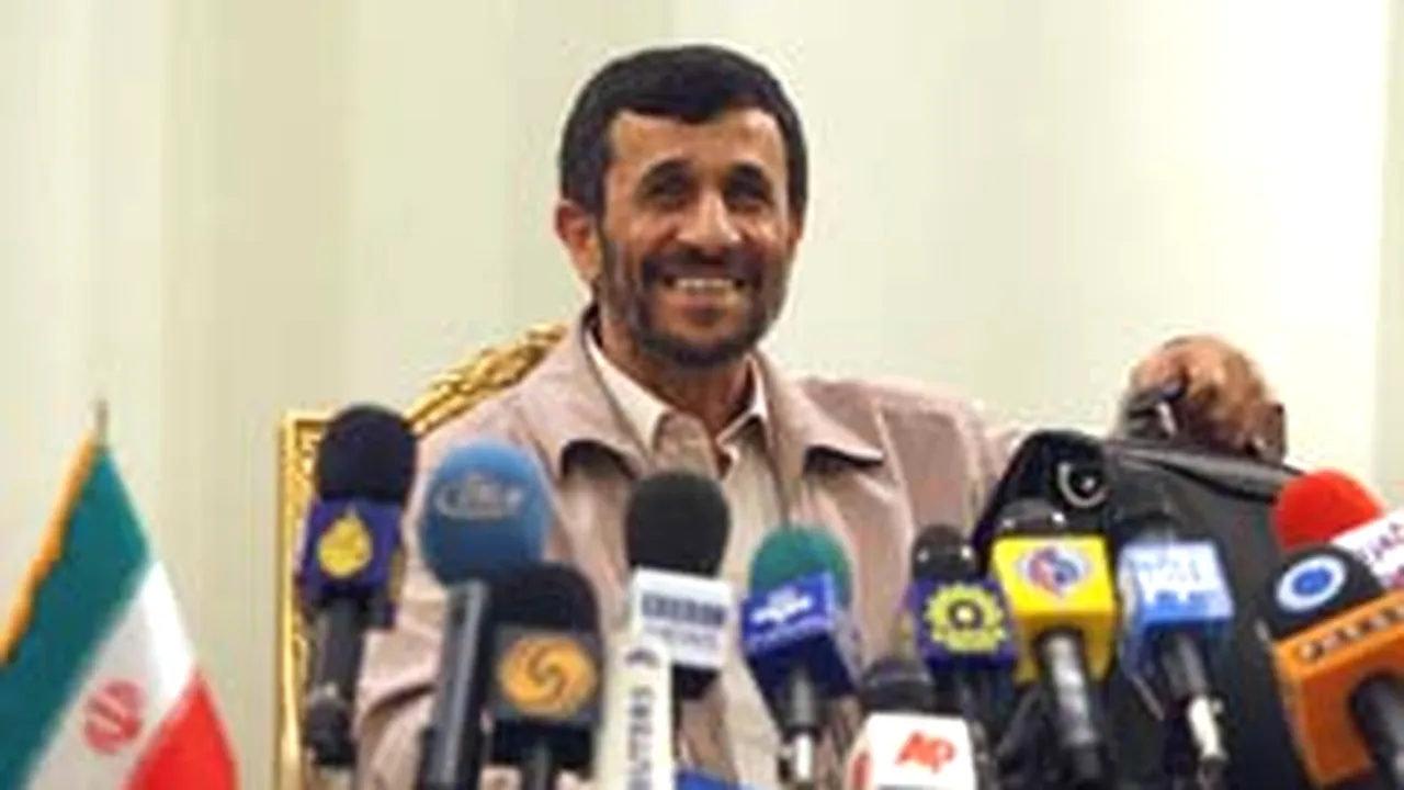 Ahmadinejad cere Rusiei să construiască alte două reactoare la Bushehr