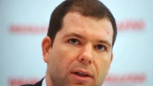 Bogdan Drăgoi, oficialul de 31 de ani care a strâns 1,5 mld. euro pentru Finanţe de pe piaţa externă. Care este povestea lui