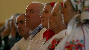 Locuri de poveste din România. Sănii trase de cai, dansuri ale ceangăilor şi foc de tabără. Cum se sărbătoreşte Crăciunul pe Valea Ghimeşului