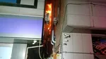 O femeie a provocat un incendiu în bloc după ce a încercat să ardă un gândac. O vecină a murit