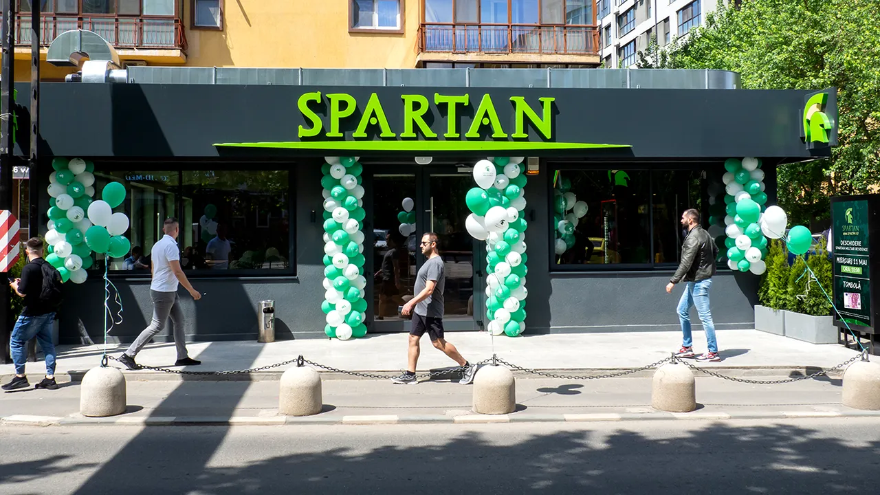 Spartan a inaugurat primul restaurant outdoor stradal din Bucureşti
