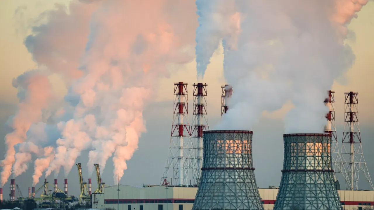 Studiu: 36 de companii producătoare de combustibili fosili, cauza a jumătate din emisiile de CO2