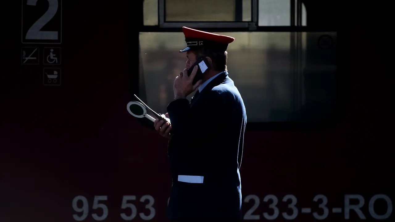 România trece la ora de iarnă. Cum vor circula trenurile