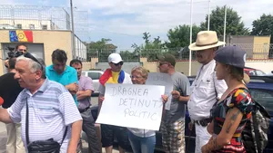 Miting de susţinere pentru „deţinutul politic” Liviu Dragnea, la Rahova: Mai multe persoane cer rejudecarea procesului 