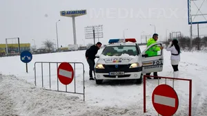 Poliţiştii au aplicat 14 amenzi administratorilor de drumuri din Ilfov, Călăraşi, Giurgiu, Argeş şi Bucureşti, pentru că nu au curăţat zăpada