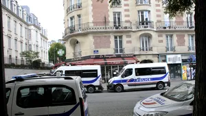 Cel puţin 13 persoane au fost rănite în urma unor confruntări între imigranţi, produse în orăşelul francez Calais 