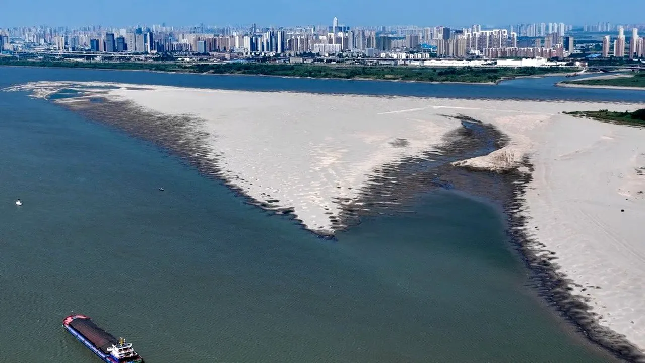 China foloseşte o tehnologie de însămânţare a norilor pentru a opri secarea fluviului Yangtze 