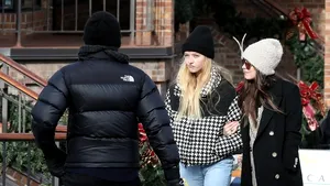 Solistul Coldplay a vrut să îi facă o surpriză fiicei, dar s-a speriat de reacţia ei. Ce a făcut adolescenta