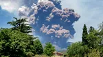 Vulcanul Etna a erupt violent, explozii auzite la 50 de kilometri distanță