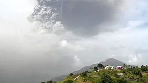 VIDEO Erupţie vulcanică în Caraibe, după zeci de ani de inactivitate