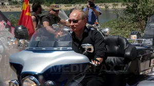 Vladimir Putin, pe un Harley Davidson la festivalul motocicliştilor de la Sevastopol - VIDEO