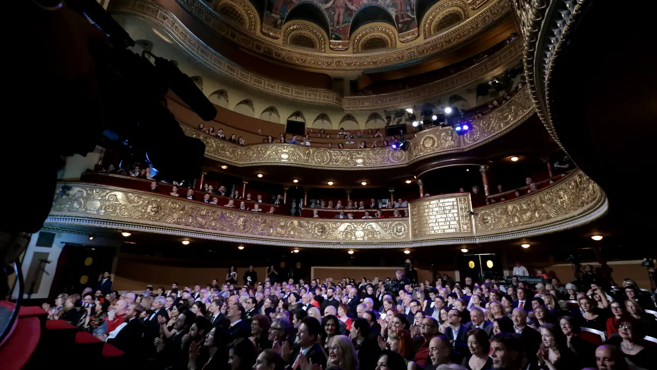 PREZENTUL FĂRĂ PERDEA Marius Oprea / Teatru în teatru, la premiile UNITER: protest neomarxist compromite adevărul marginalizării tinerilor actori