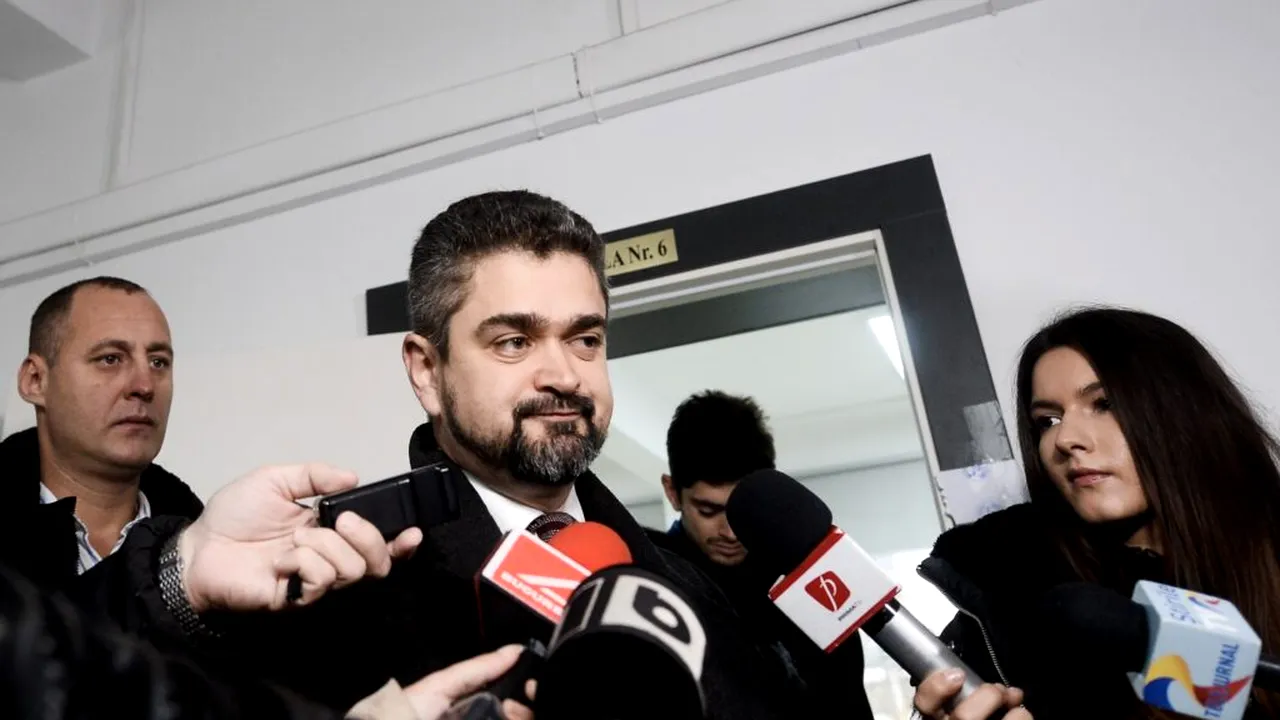 Theodor Paleologu, reacție după amenda primită de bărbatul care a proiectat mesajul „Marș la Moscova” în Piața Universității