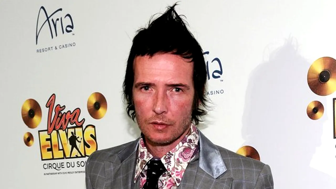 Cocaină, somnifere şi Viagra, găsite de poliţie în autocarul de turneu al rockerului Scott Weiland