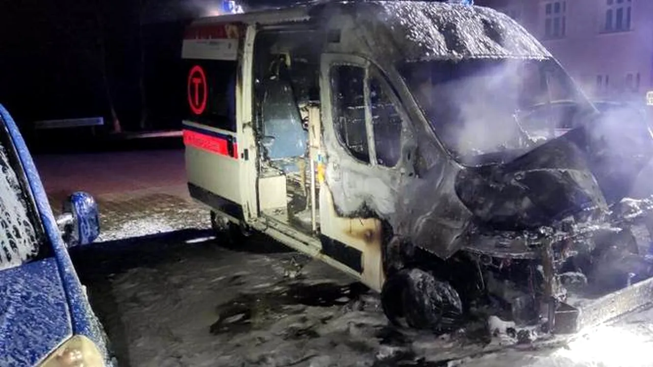 Două ambulanţe destinate Ucrainei au fost incendiate în Polonia